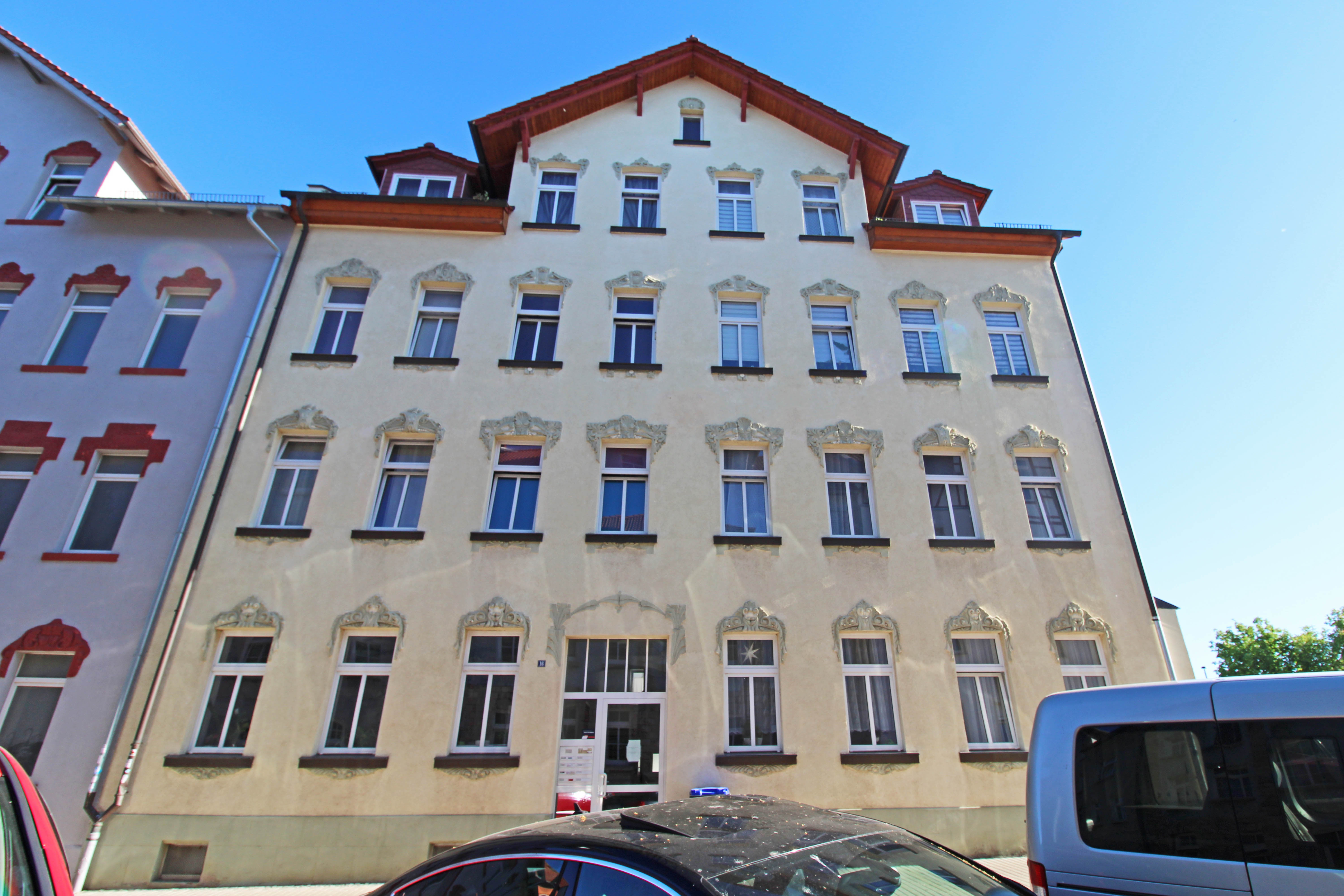 Makler, Verwaltung