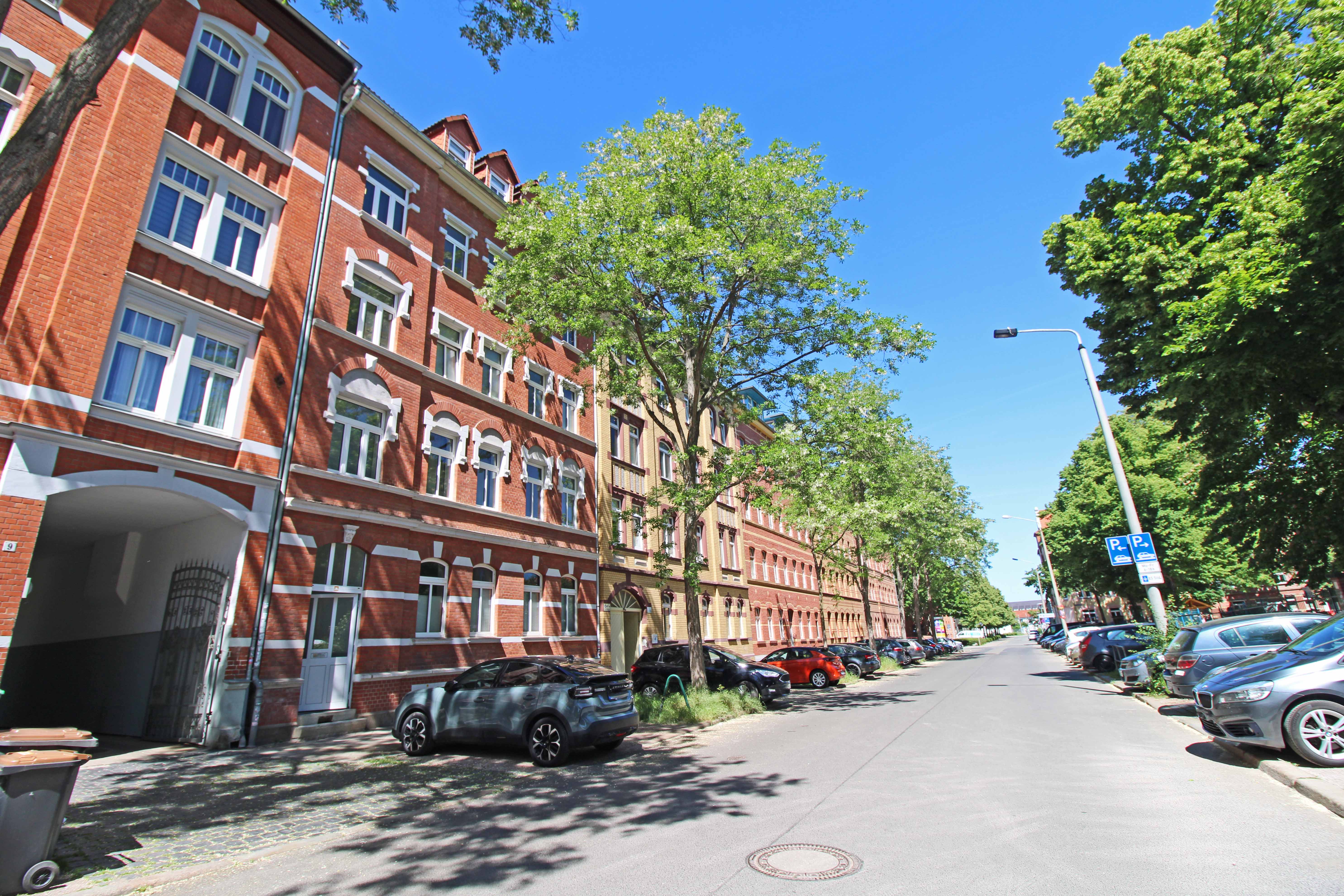 Makler, Verwaltung